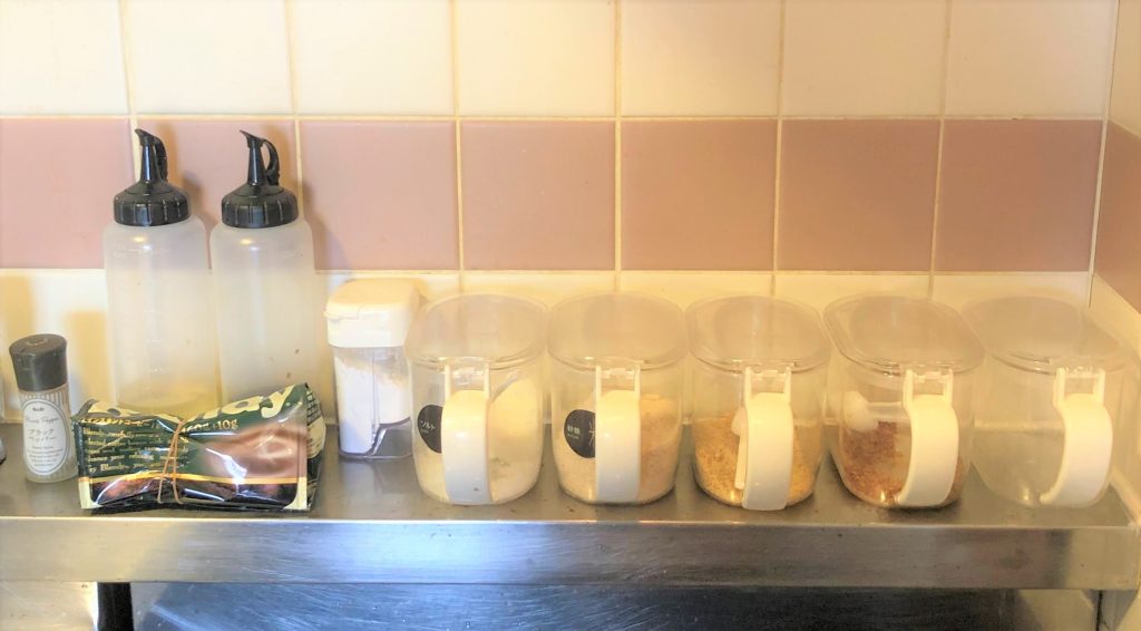 セリアの調味料入れ(調味料ケース)